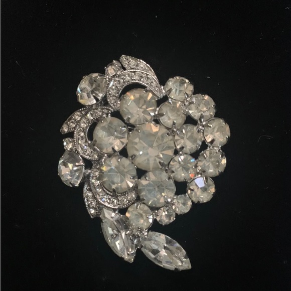 Vintage WEISS Large Brooch and Clip On Earrings Crystal Clear Rhinestone Set - Picture 2 of 9